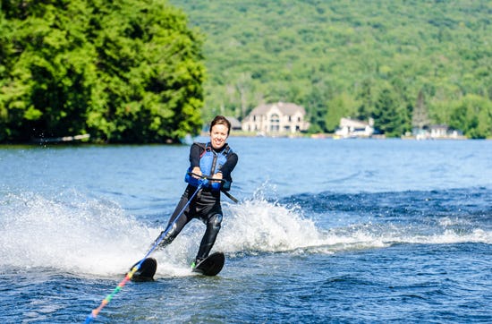 Wasserski fahren am Boot oder Jetski