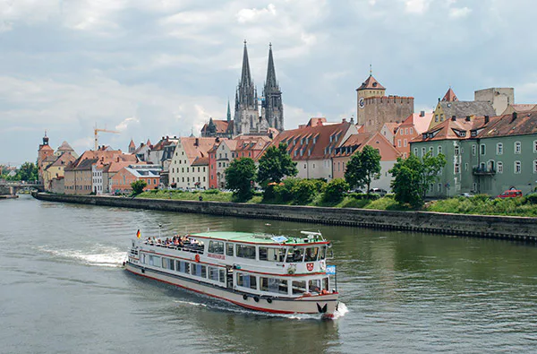 Erlebnistag Regensburg mit Walhalla Schifffahrt für 2