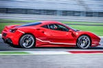 Ferrari 488 GTB fahren auf der Rennstrecke