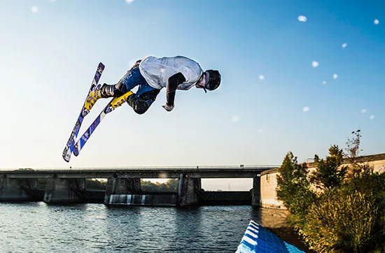 Ski- & Snowboard-Waterramp für Könner in Wien - 1