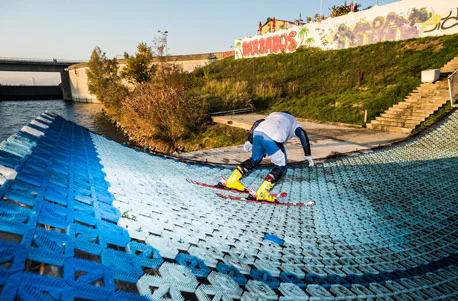 Ski- & Snowboard-Waterramp für Könner in Wien - 3