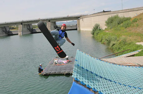 Ski- & Snowboard-Waterramp für Könner in Wien - 4