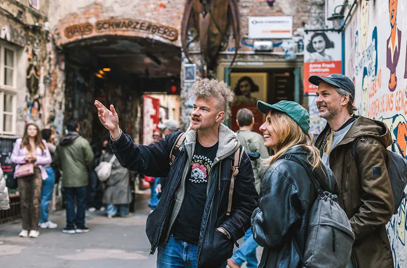 Breakfast & Alternative City Tour Berlin