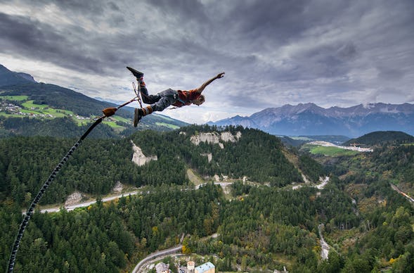 192 Meter Bungy-Sprung von der Europabrücke