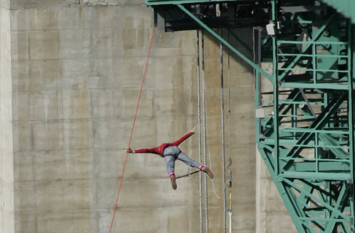 192 Meter Bungy-Sprung von der Europabrücke - 3