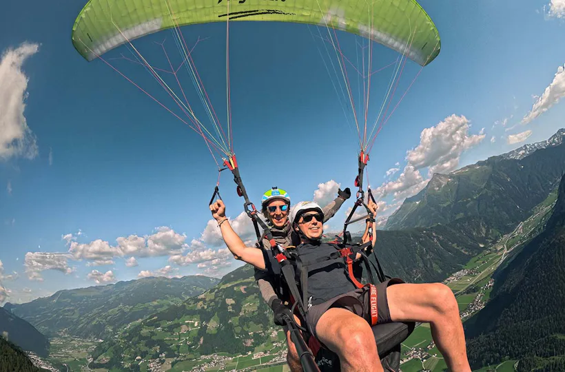 Pärchenflug mit 2 Gleitschirmen