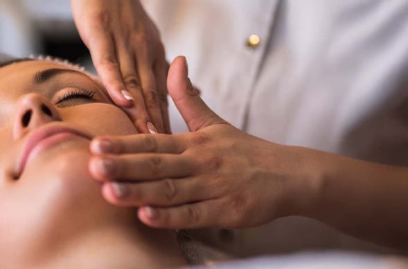 Japanische Gesichtsmassage München