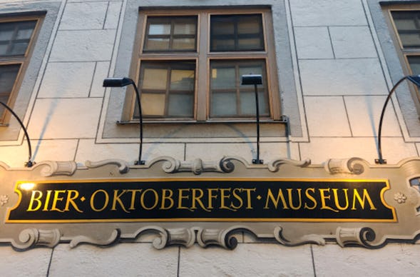 Oktoberfestmuseum München mit Bierprobe