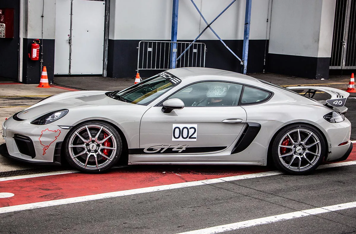 Renntaxi Porsche GT4 fahren Bad Driburg (1,5 Std.) - 3