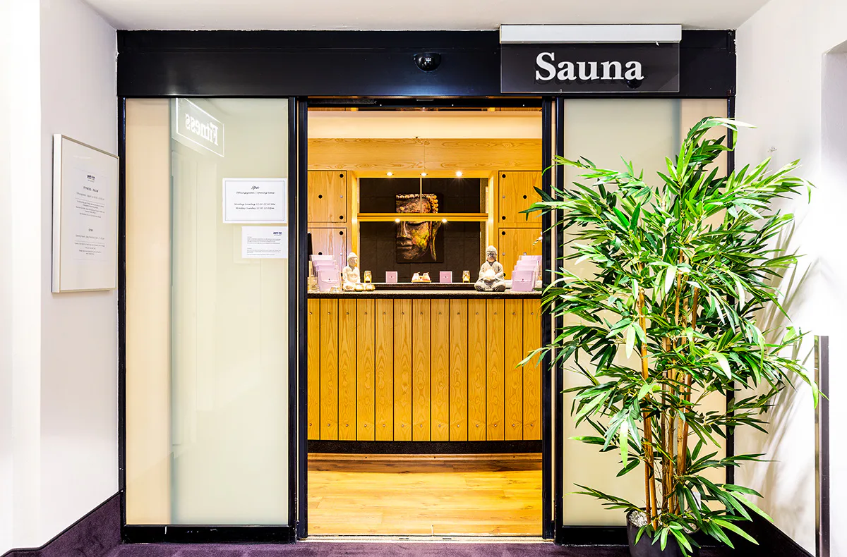 Aromaölmassage mit Spa Berlin - Friedrichstrasse - 6