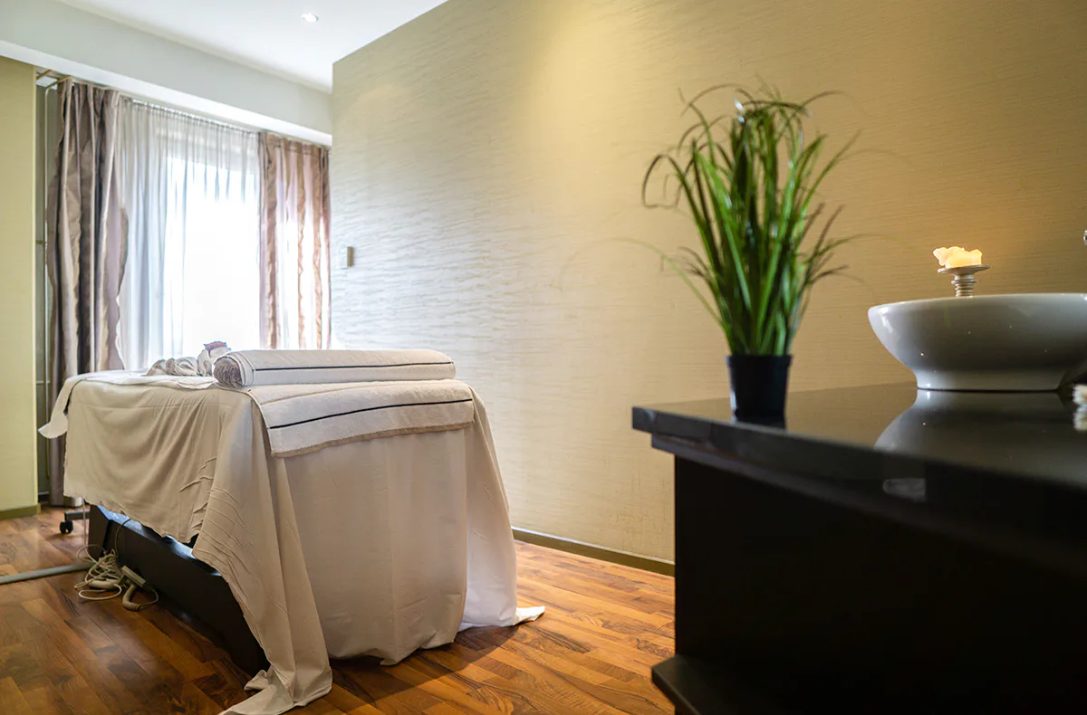Aromaölmassage mit Spa Berlin - Friedrichstrasse - 3