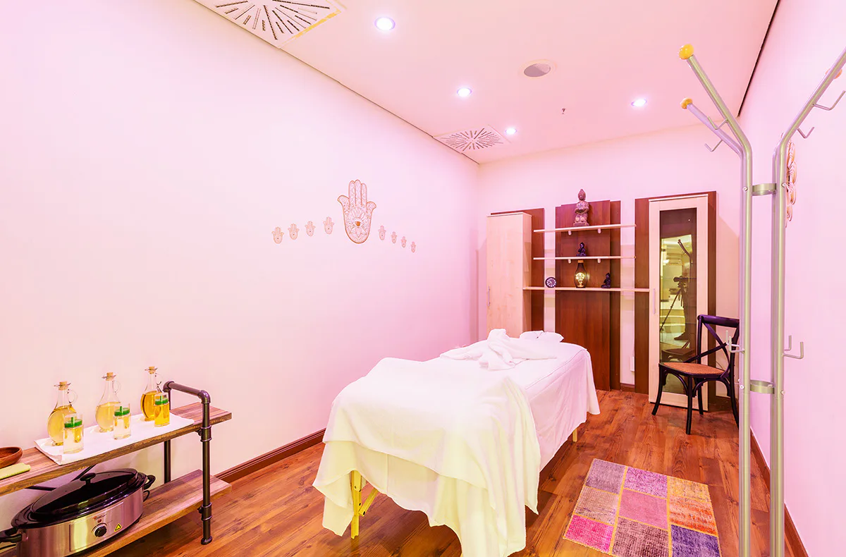 Aromaölmassage mit Spa Berlin - Friedrichstrasse - 4
