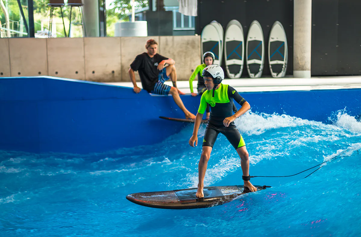 Indoor Surfen (Kinder bis 14 J.) - Arena München - 1