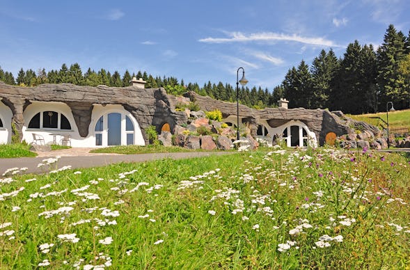 Übernachten im einzigartigen Erdhaus im Feriendorf Auenland für 2 (3 Nächte)