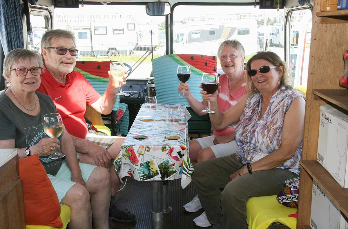 Weintour mit Oldtimerbus für 4 Warnemünde (4 Std.) - 1