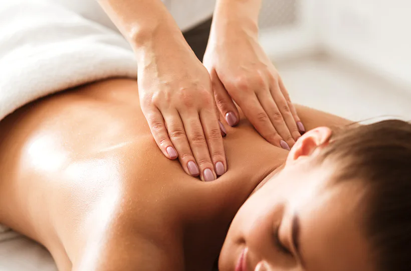 Wellness Massage mit Ganzkörperpackung
