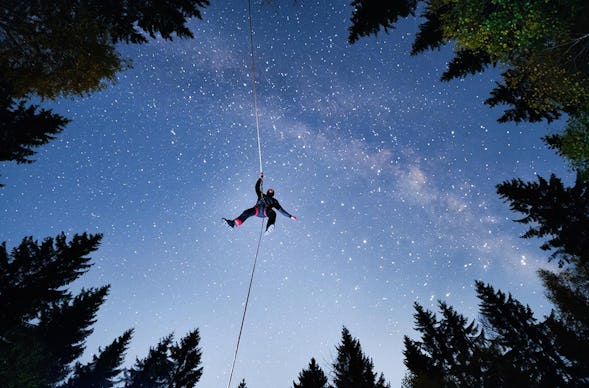 Ziplining bei Nacht im Pfälzerwald